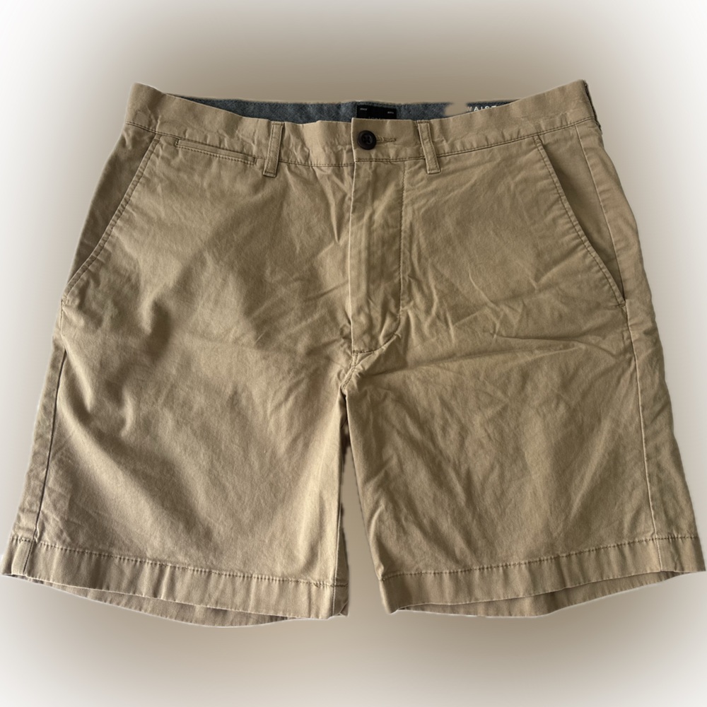 J. Crew Men’s Re-Imagined Tan Shorts size 31” inseam 7”